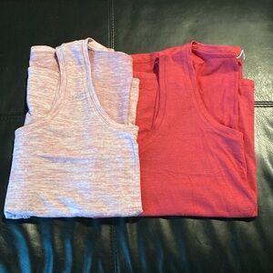 2 Women’s Gap SoftSpun Tank Tops. XL.